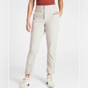 Athleta Women’s Trekkie Belted Pant Birch Grey Sz 6